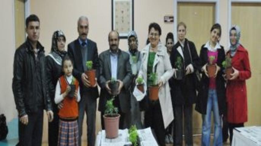 Önce Çevre Filmi İzlendi, Sonra Çiçek Dikim Etkinliği Düzenlendi
