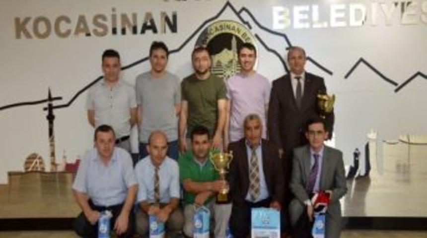 Kocasinan Belediyesi &Ccedil;alışanları, Futbol Turnuvasında Şampiyon Oldu