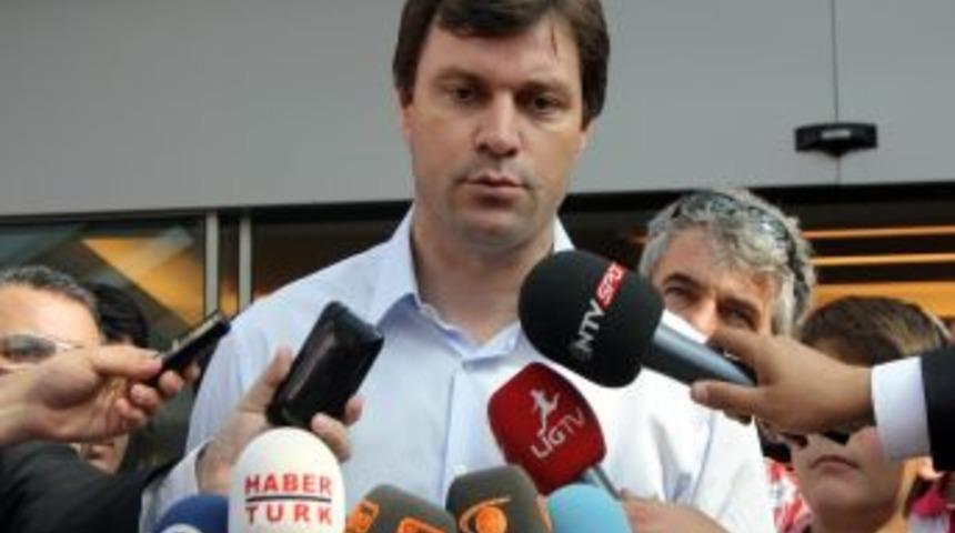 Ertuğrul Sağlam: Yazıcı B&uuml;y&uuml;k Bir Insandı