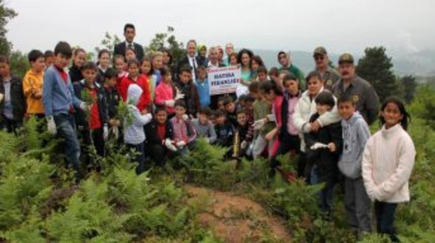 Mektup Arkadaşı Yaptıkları &Ouml;ğrencileri Fidan Dikiminde Biraraya Getirdiler