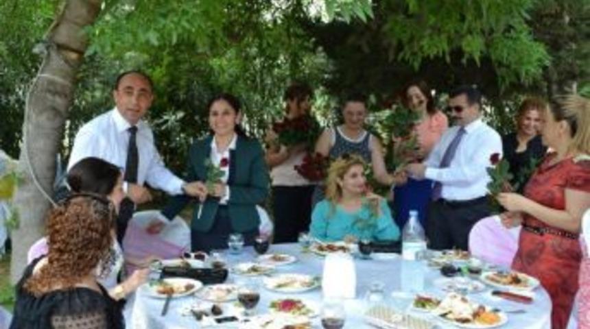 Polis Eşlerinden Anneler G&uuml;n&uuml; Eğlencesi