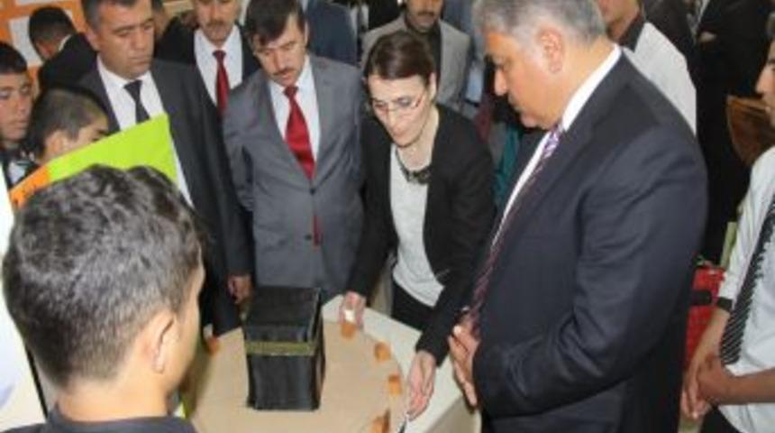 Ağrı&rsquo;da T&Uuml;BİTAK Bilim Fuarı A&ccedil;ıldı