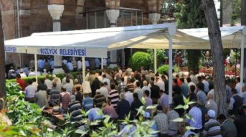 Boz&uuml;y&uuml;k Belediyesi'nden Kasımpaşa Camii&rsquo;ne Tente Sistemi