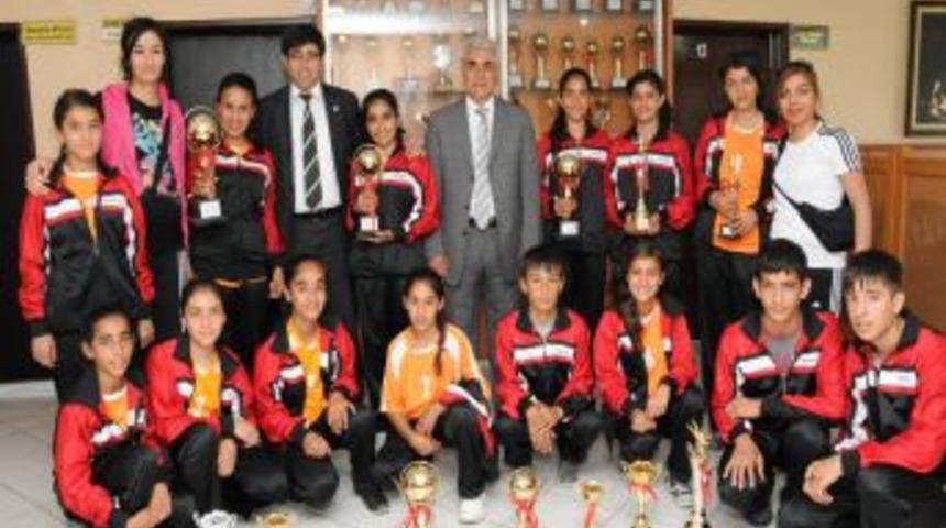 Minik Kızların B&uuml;y&uuml;k Başarısı