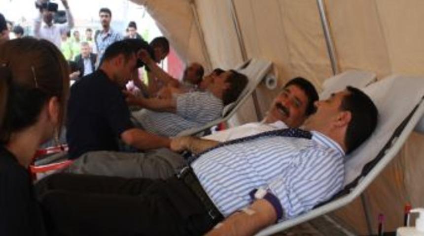 Gen&ccedil;lik Hizmetleri Ve Spor İl M&uuml;d&uuml;rl&uuml;ğ&uuml;'nden Kızılay'a Kan Bağışı