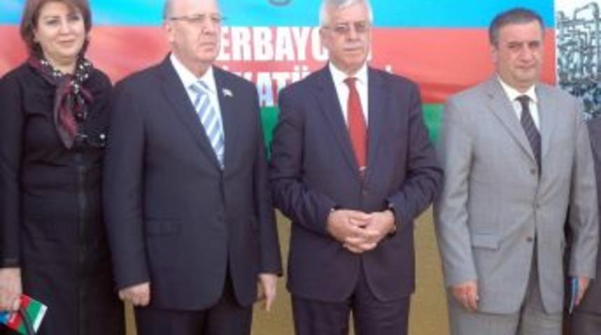 Azerbaycan Karikat&uuml;rleri Sergisi