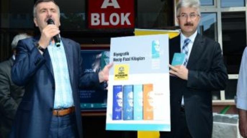 Konya&rsquo;da 500 Bin &Ouml;ğrenciye Necip Fazıl Kitabı