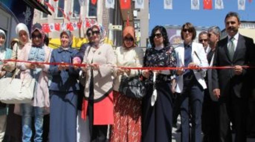 Kadın Emeği Fuarının A&ccedil;ılışını Bakan Eker&rsquo;in Eşi Yaptı