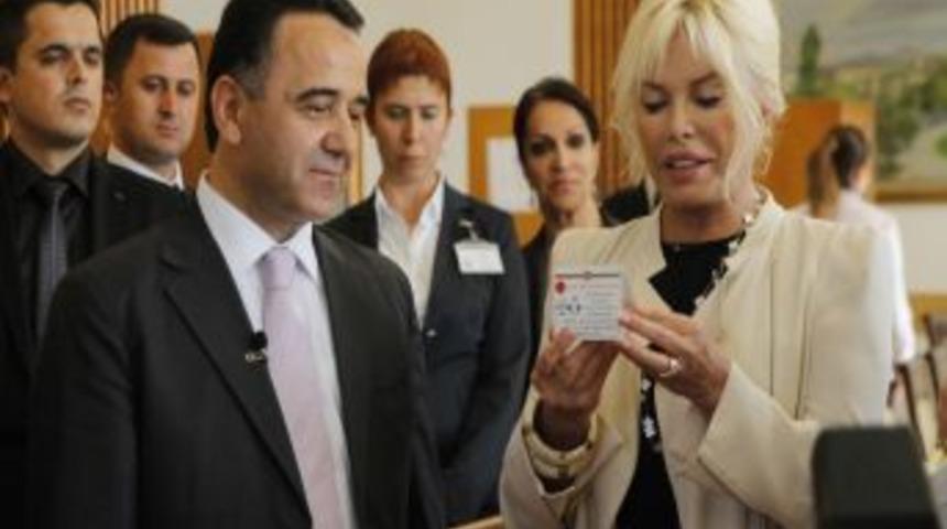 Ajda Pekkan Hayvanlar I&ccedil;in TBMM&rsquo;de