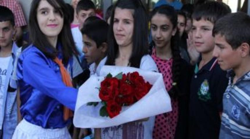 Hakkarili 'S&uuml;mb&uuml;ller' Adana'da Misafir Ediliyor