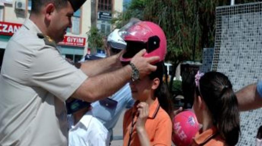 Demre'de Trafik Haftası Kutlamaları