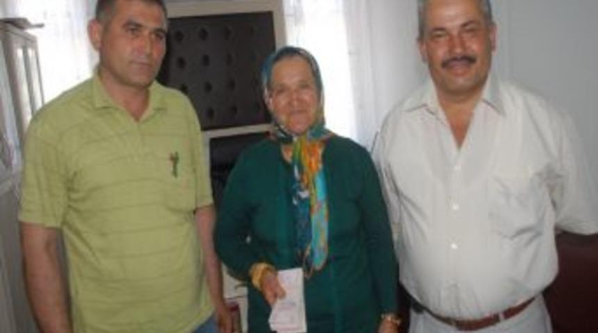 Deve G&uuml;reşi Ağası Şerife &Ccedil;aylı, Yanan Okula 15 Bin Tl Bağışladı