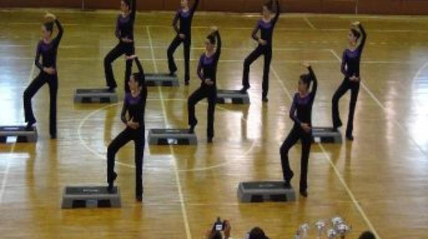 Liseli Kızlar Stepte Yarıştı