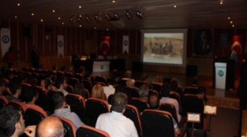 B&uuml;'de 't&uuml;rk D&uuml;nyasına Bakış' Konferansı Yapıldı