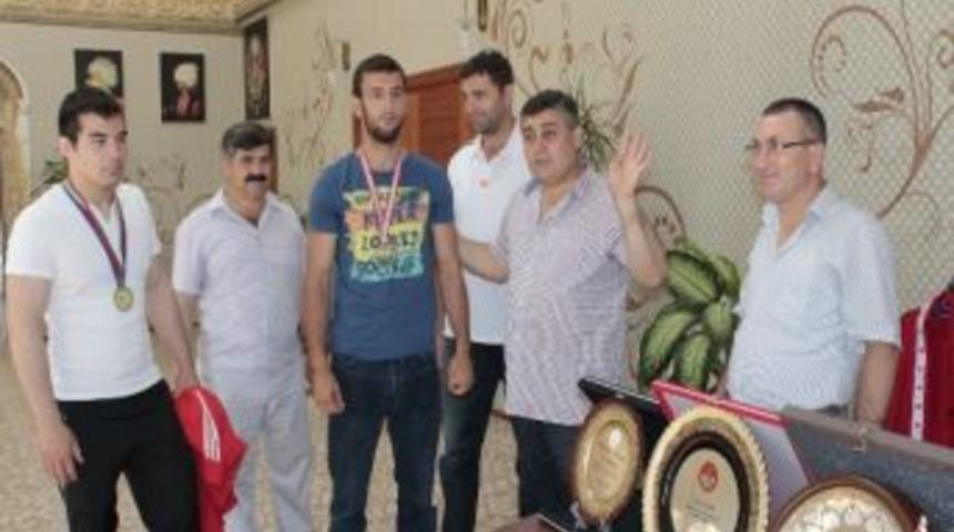 Aksulu G&uuml;reş&ccedil;ilerden B&uuml;y&uuml;k Başarı