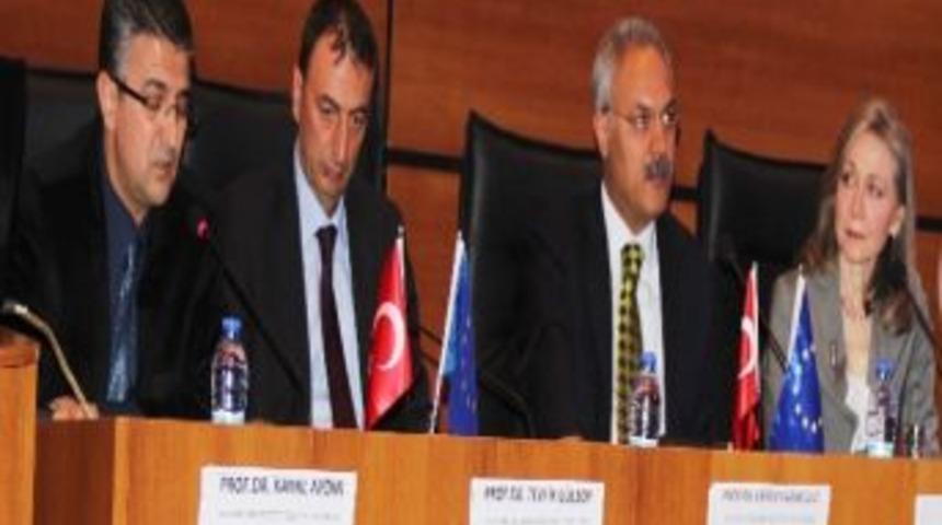 Ab Bilgi Merkezi&rsquo;nden, &Ouml;nce Panel, Sonra Konser