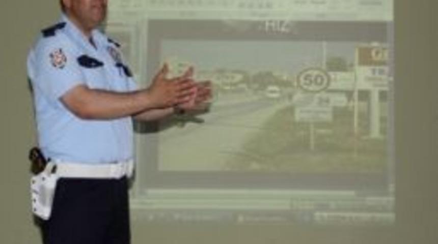 Motosiklet S&uuml;r&uuml;c&uuml;lerine Kask Eğitimi