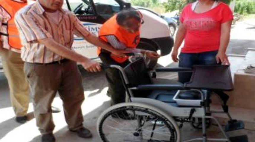 Kimse Yok Mu'dan Iki Engelliye Tekerlekli Sandalye