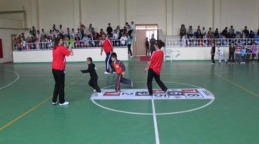 Geleneksel &Ccedil;ocuk Oyunları Van Finali Yapıldı