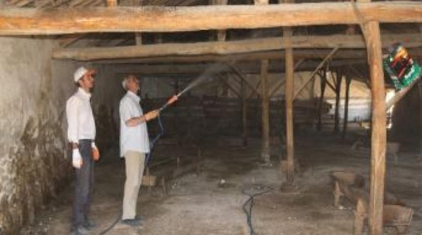 Cihanbeyli&rsquo;de Mandıralar İla&ccedil;lanıyor