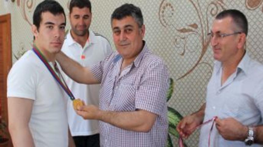 Aksulu G&uuml;reş&ccedil;iler Antalya&rsquo;ya Madalyalarla D&ouml;nd&uuml;