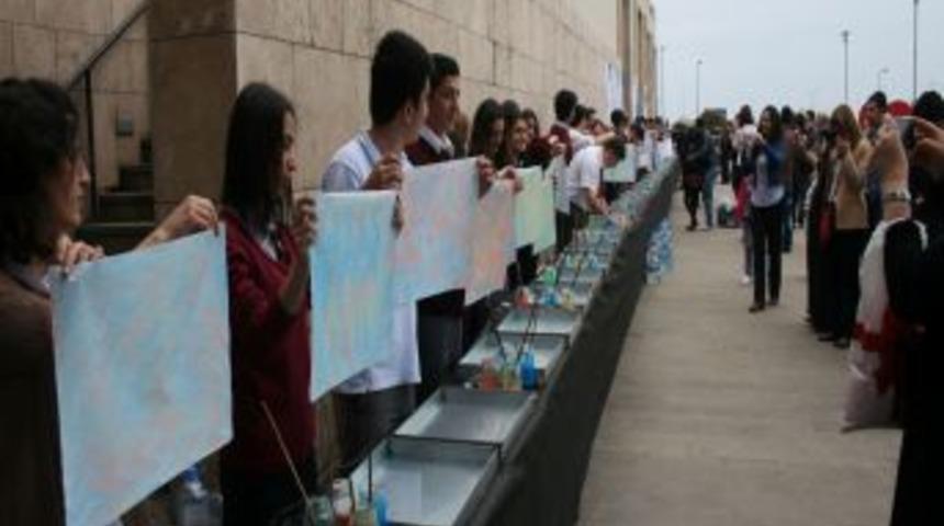 Rekor I&ccedil;in 100 Kişi Aynı Anda Ebru Yaptı