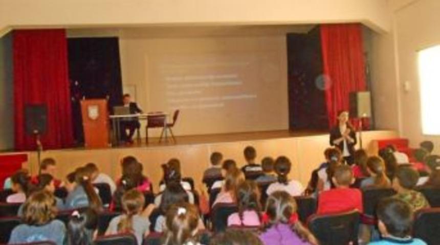 &Ouml;ğrencilere Ağız Ve Diş Sağlığı Konferansı