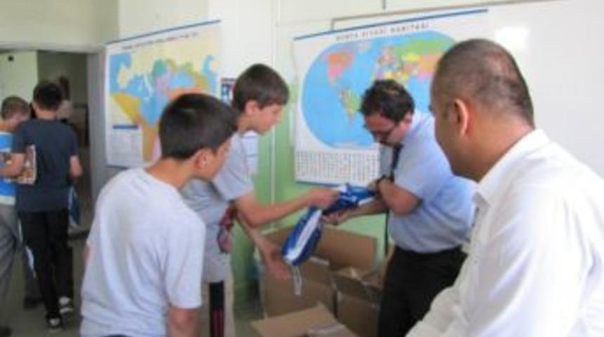 Hisarcık&rsquo;ta &Ouml;ğrencilere Giysi Yardımı