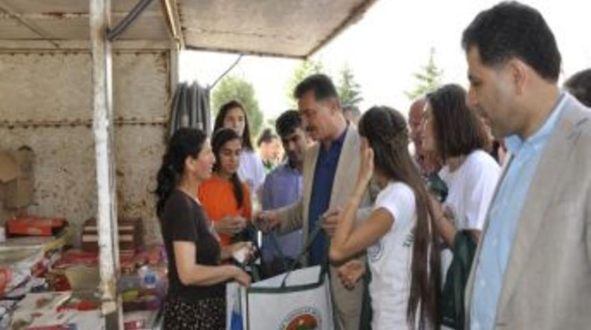 Toroslar&rsquo;da Vatandaşlara Pazar &Ccedil;antası Dağıtılıyor