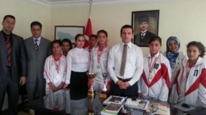 Harranlı Kızlar Mardin&rsquo;de Şampiyon Oldu