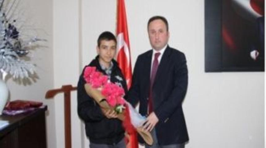 Başarılı Proje Sahibi Öğrenciden İl Milli Eğitim Müdürü'ne Ziyaret