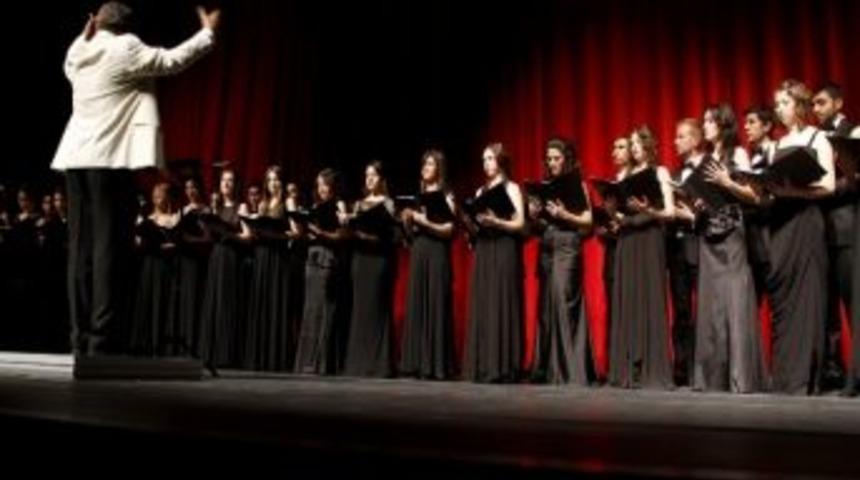 Pa&uuml;&rsquo;de Eğlence S&uuml;r&uuml;yor