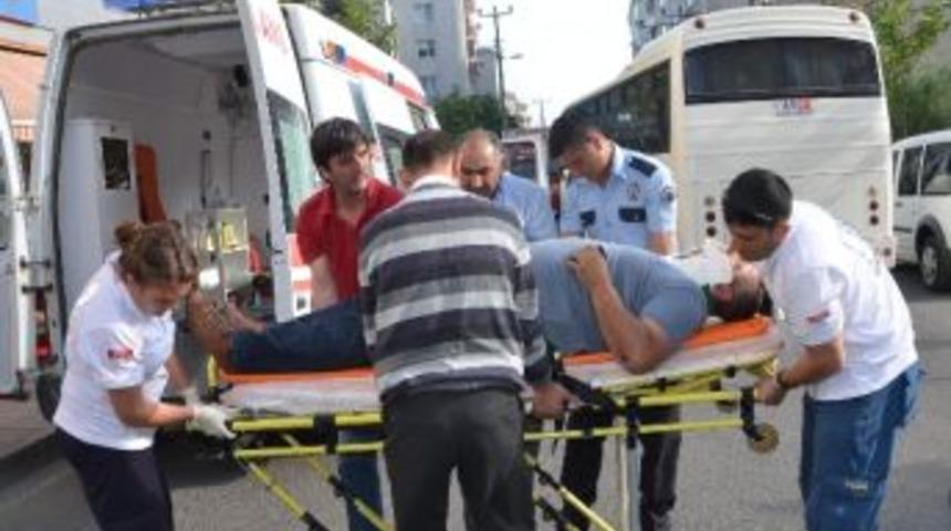 Motosiklet Duramayınca Otomobil Altına Girdi