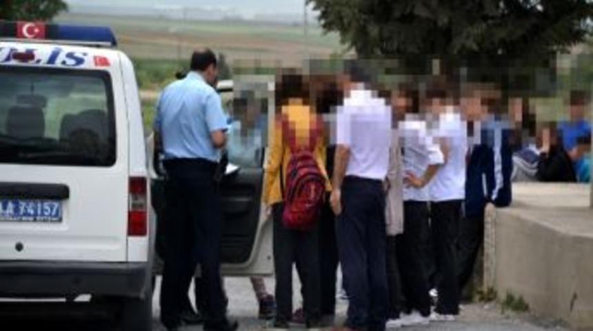 Kız &ouml;ğrenciler erkek gibi yumruklaştı