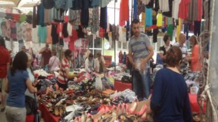 Kuşadası'nda Anneler G&uuml;n&uuml; Hareketliliği Yaşanıyor