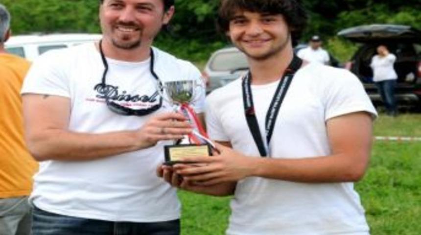 Yama&ccedil; Paraş&uuml;t&uuml; Hedef İniş Yarışması Yapıldı