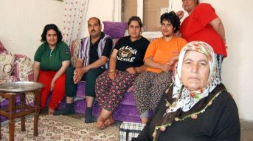 Kanser Hastası Anne, Iki G&ouml;z Odada 6 Zihinsel Engelli &Ccedil;ocuğuna Bakıyor