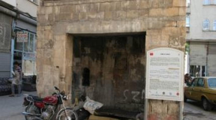 Tarihi &Ccedil;eşme Yıkılarak Aslına Uygun Şekilde Yapılıyor