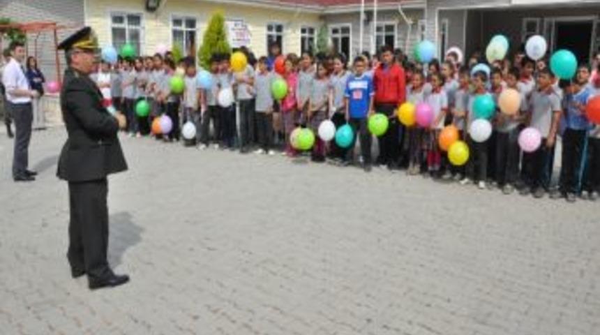 Manisa'da Jandarmadan &Ouml;ğrencilere Trafik Eğitimi