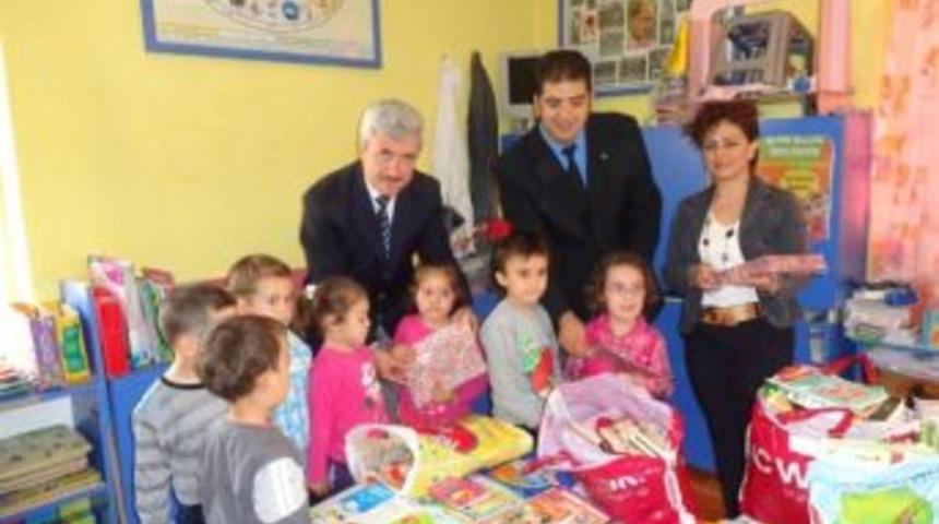 Burhaniye&rsquo;de K&ouml;y &Ouml;ğrencilerinin Kitap Sevinci