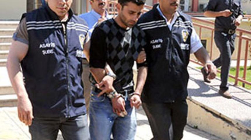 Sevgilisinin boğazını kesti!