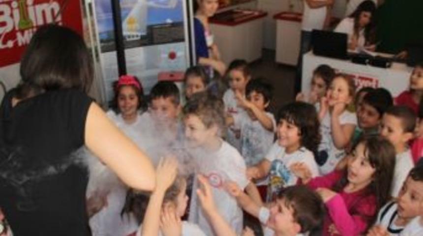 Minik &Ouml;ğrenciler Bulutlara H&uuml;cum Etti