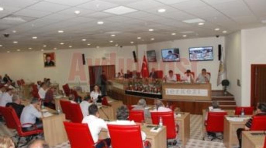 Belediye meclisinde &lsquo;zabıt &ouml;zeti&rsquo; krizi