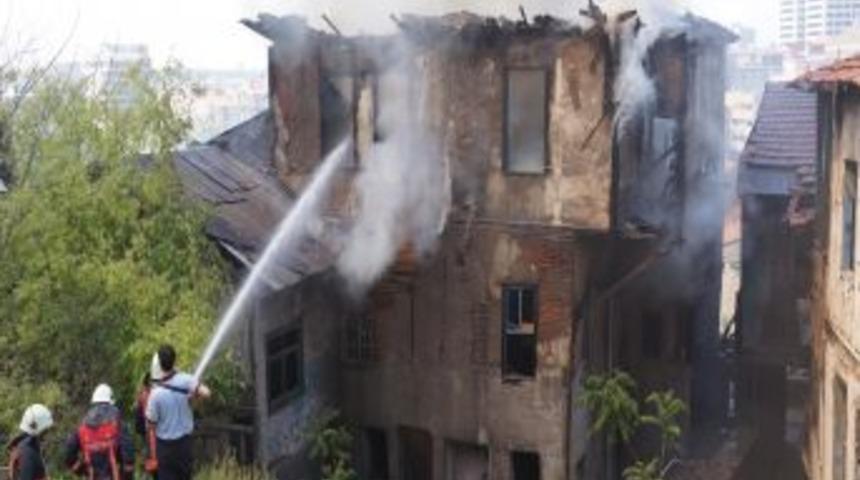 Tarihi Konak Alevlere Teslim Oldu