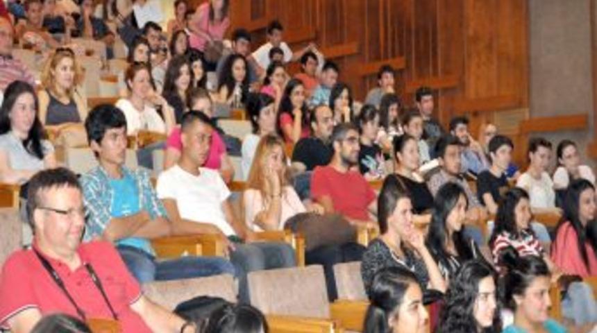 Ali D&uuml;şenkalkar &Uuml;niversitelilerle Buluştu