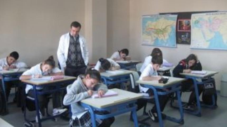 Burhaniye&rsquo;deki Kolejde Sınav Heyecanı