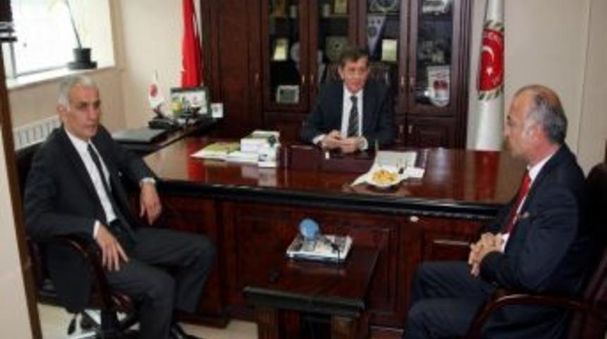 Trabzonspor Başkan Adayı İbrahim Hacıosmanoğlu, Se&ccedil;im Ziyaretlerini S&uuml;rd&uuml;r&uuml;yor