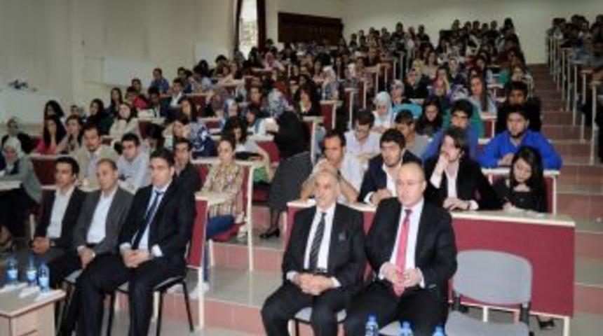 'Ge&ccedil;mişten G&uuml;n&uuml;m&uuml;ze T&uuml;rk-İtalyan İlişkileri' Konferansı