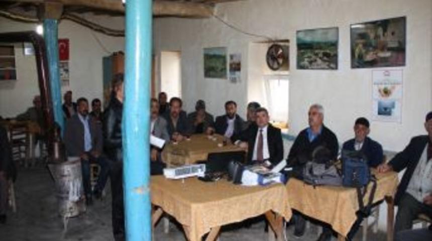 Elazığlı &Ccedil;ift&ccedil;iler Bitkisel Ve Hayvansal &Uuml;retim Konusunda Bilgilendirildi