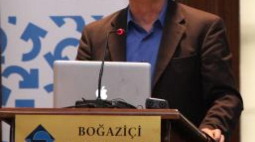 &Uuml;nl&uuml; Astro-fizik&ccedil;i Flippenko: K&acirc;inatın Y&uuml;zde 95&rsquo;i H&acirc;l&acirc; B&uuml;y&uuml;k Bir Gizem